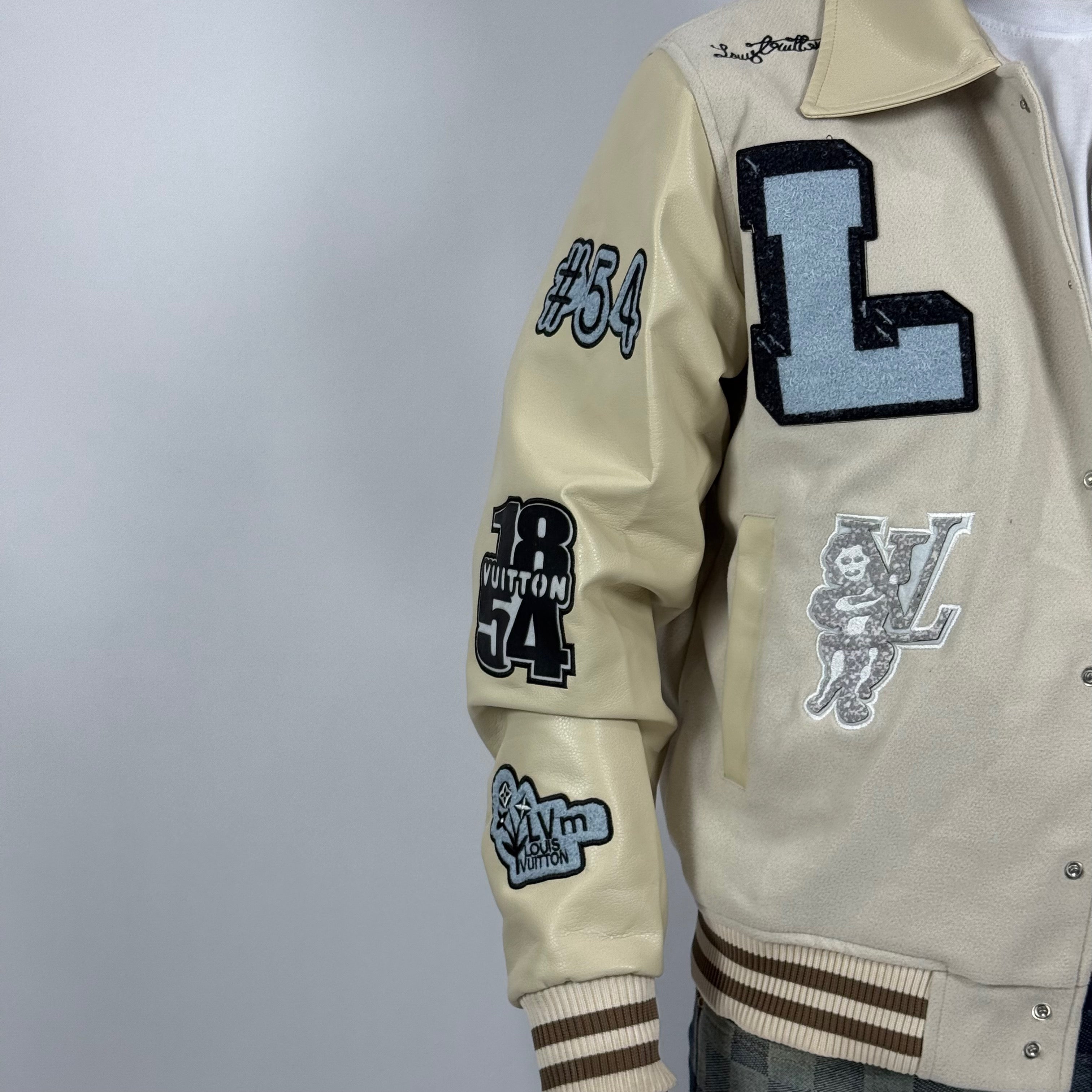 Veste LV Blanche – Style Moderne