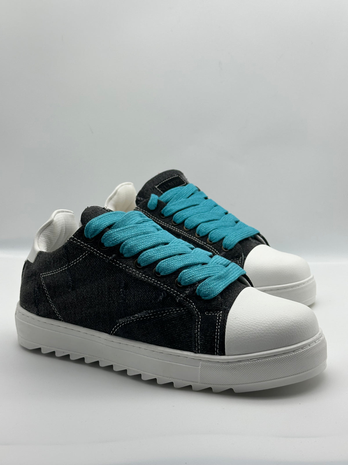 Sneakers ORIGINAL noires et Bleu à lacets larges