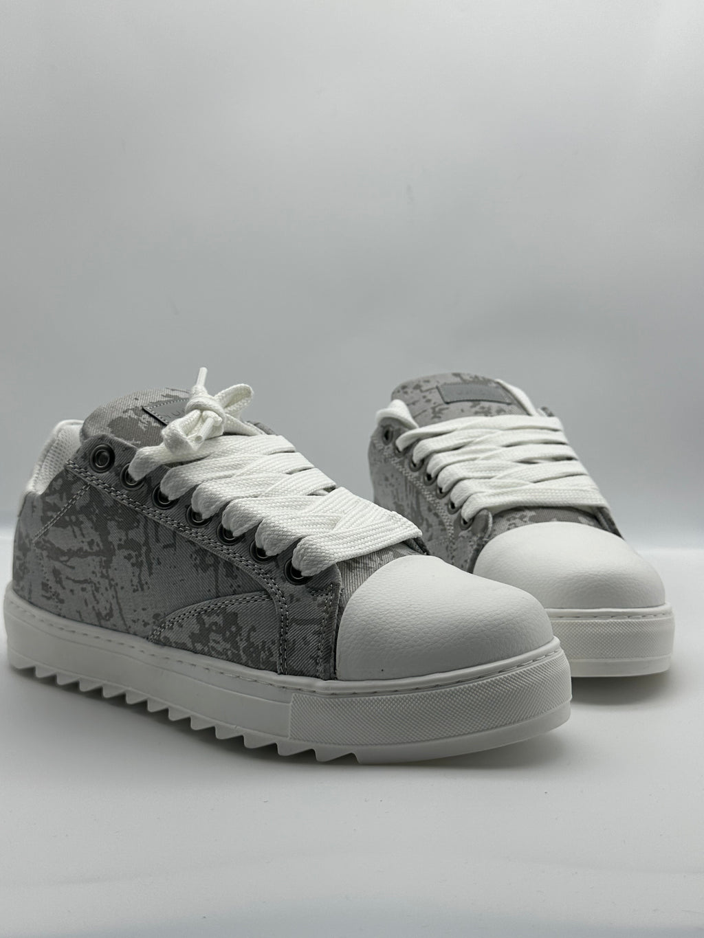 Sneakers ORIGINAL Gris et Blanc à lacets larges