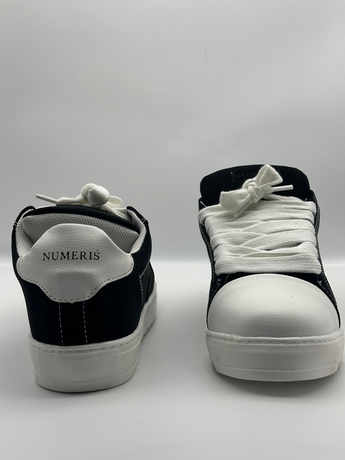 Sneakers ORIGINAL noires et blanches à lacets larges