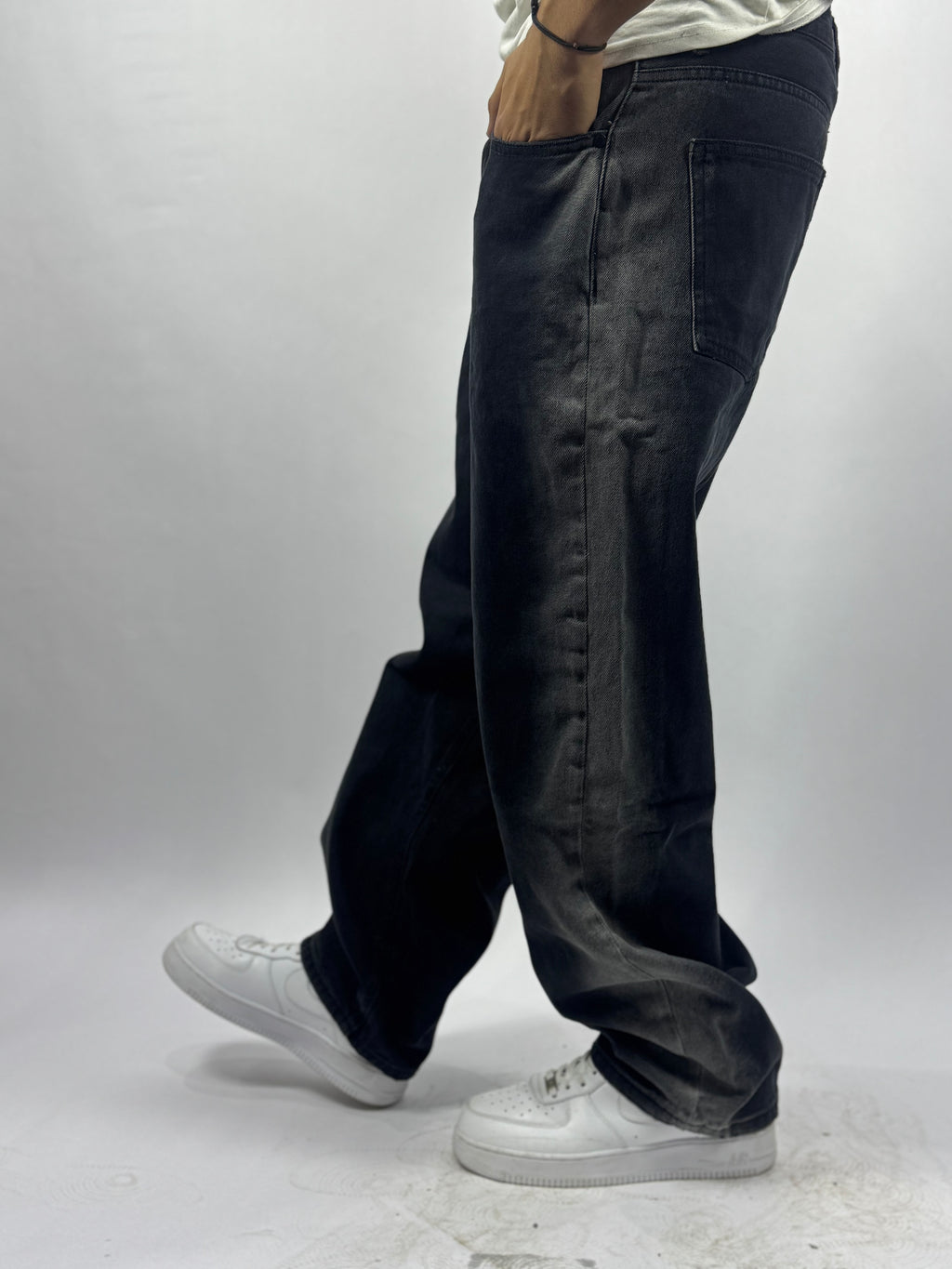 Jean Loose Texturé – Noir Motif Brodé Gris