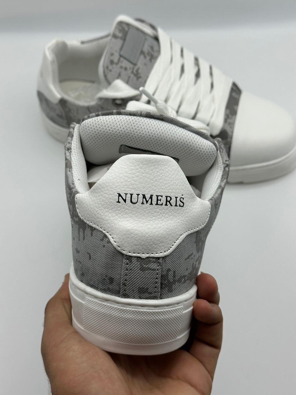 Sneakers ORIGINAL Gris et Blanc à lacets larges