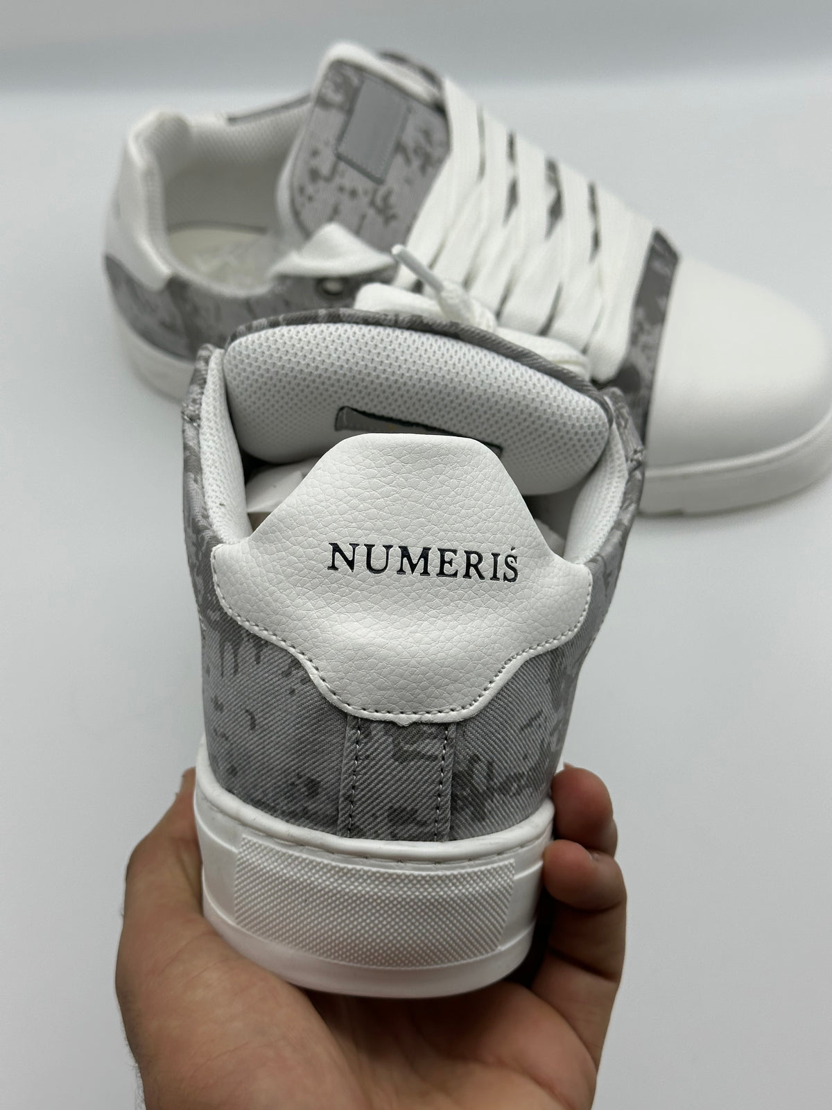 Sneakers ORIGINAL Gris et Blanc à lacets larges