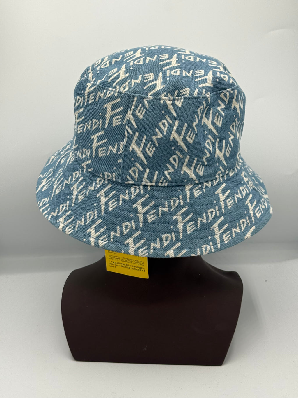 Bob Fendi – L’Élégance Audacieuse