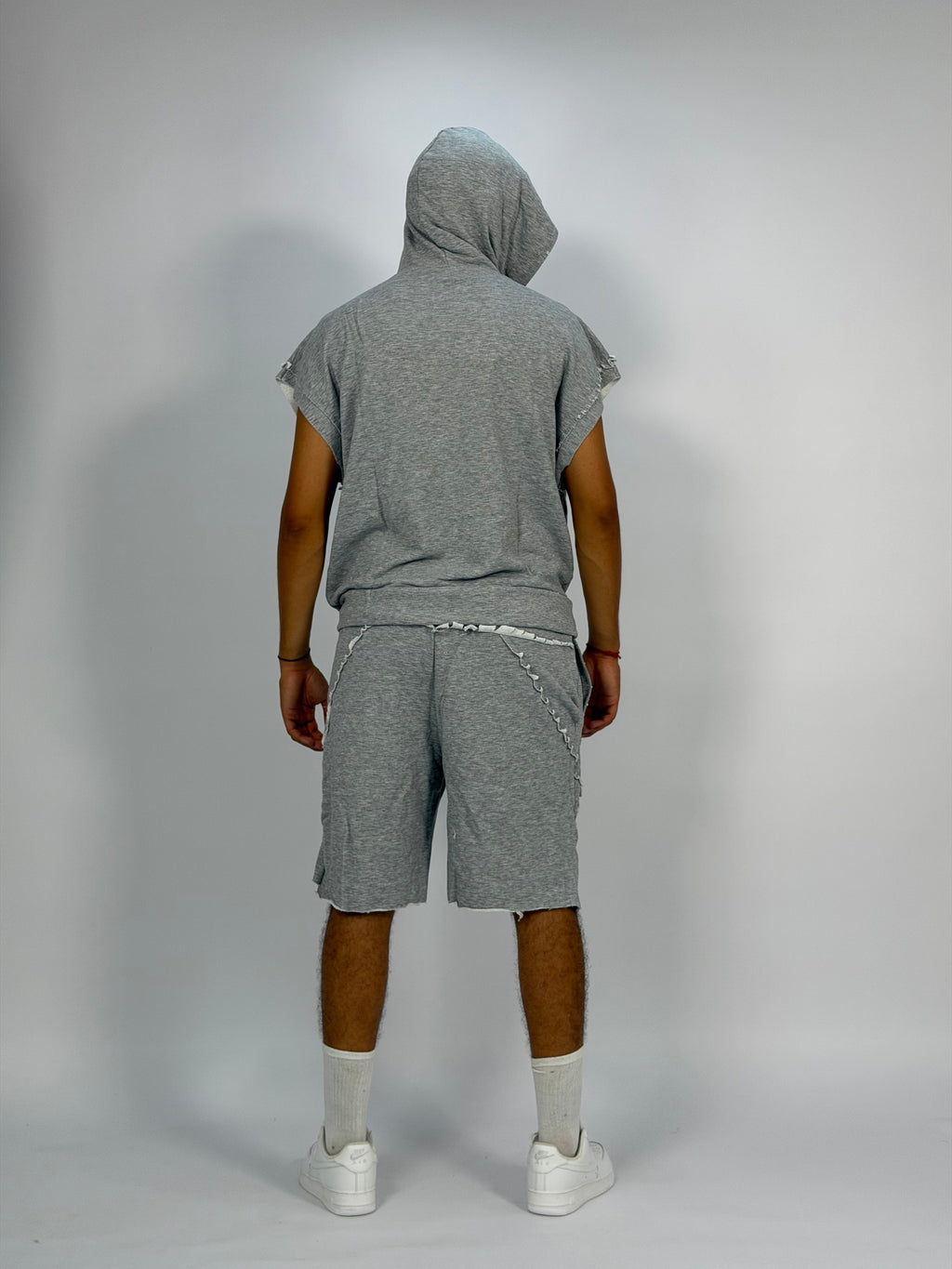 Ensemble “SAND WAVE” GRIS – Hoodie Sans Manches + Short Summer Fit