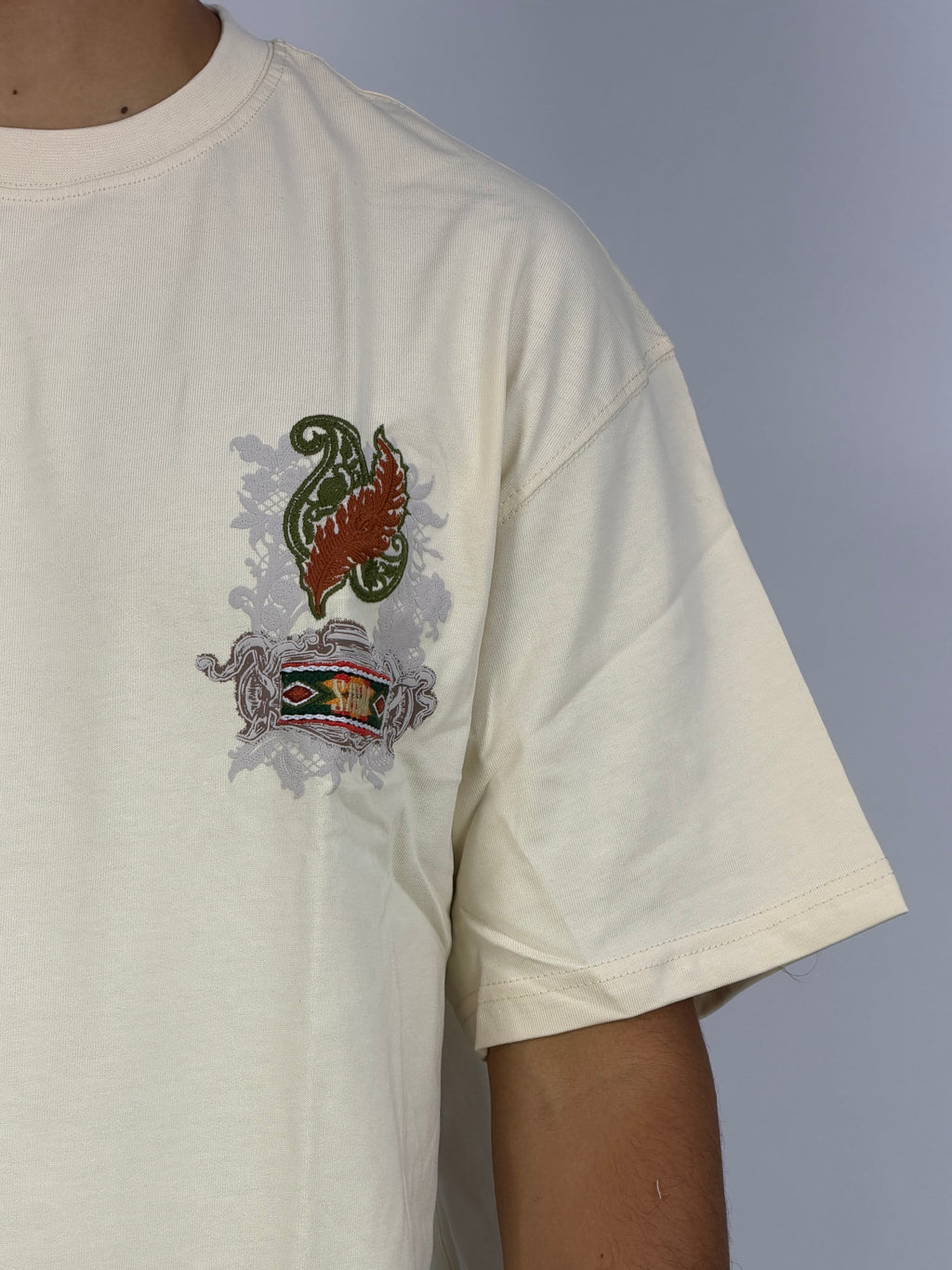 T-shirt ORIGINAL Oversize Blanc– Graphic Chest Detail