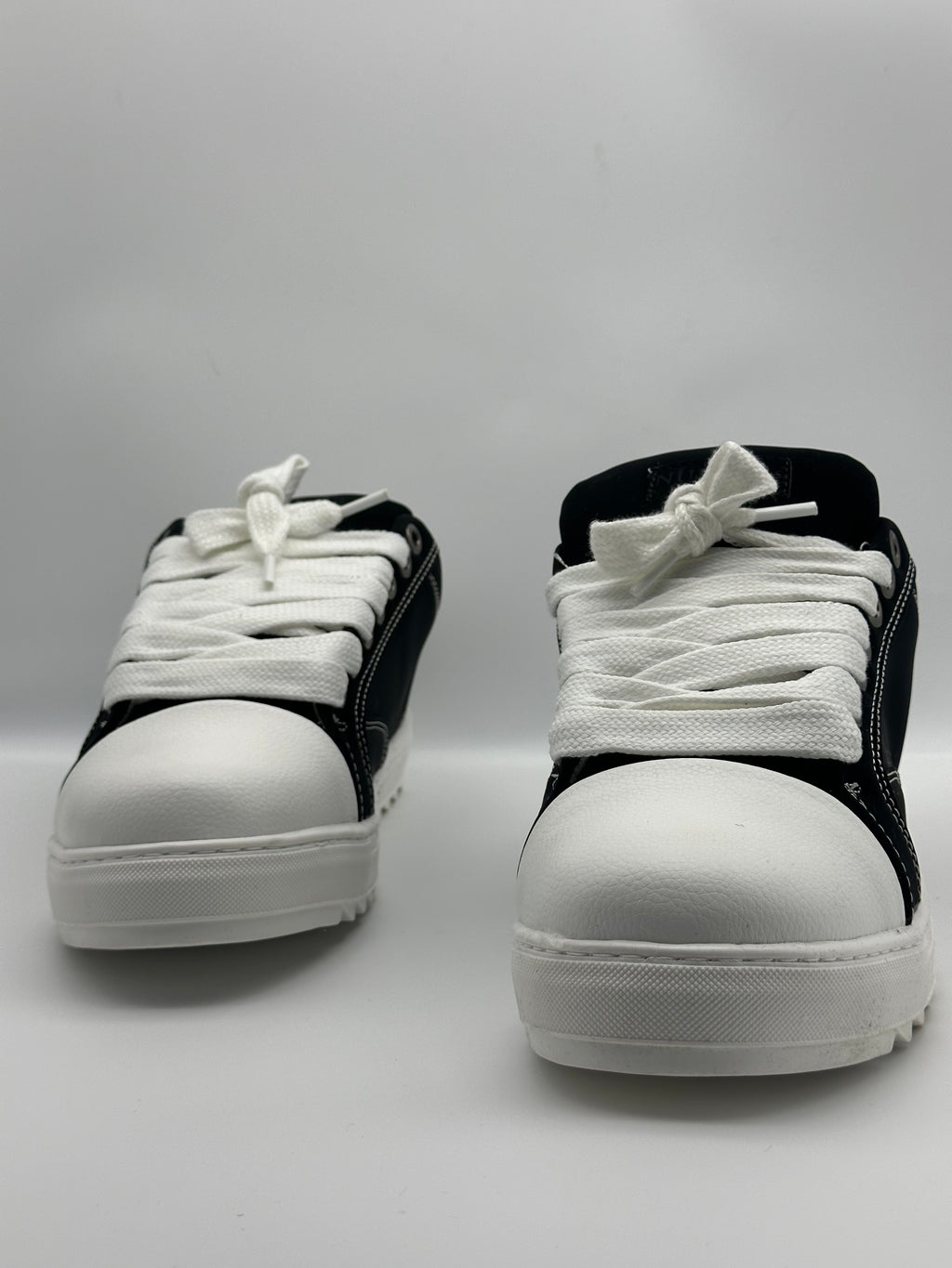 Sneakers ORIGINAL noires et blanches à lacets larges