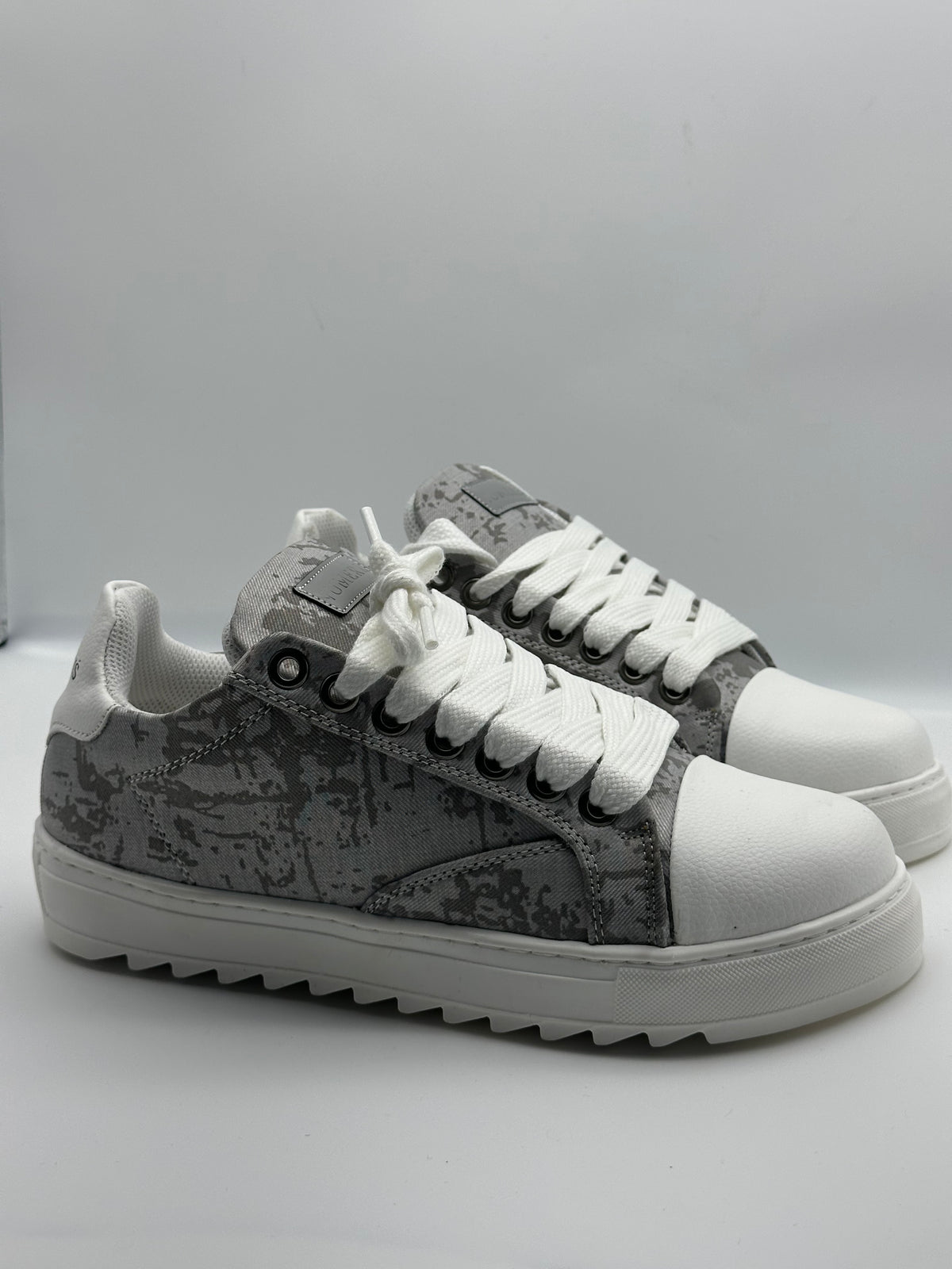 Sneakers ORIGINAL Gris et Blanc à lacets larges