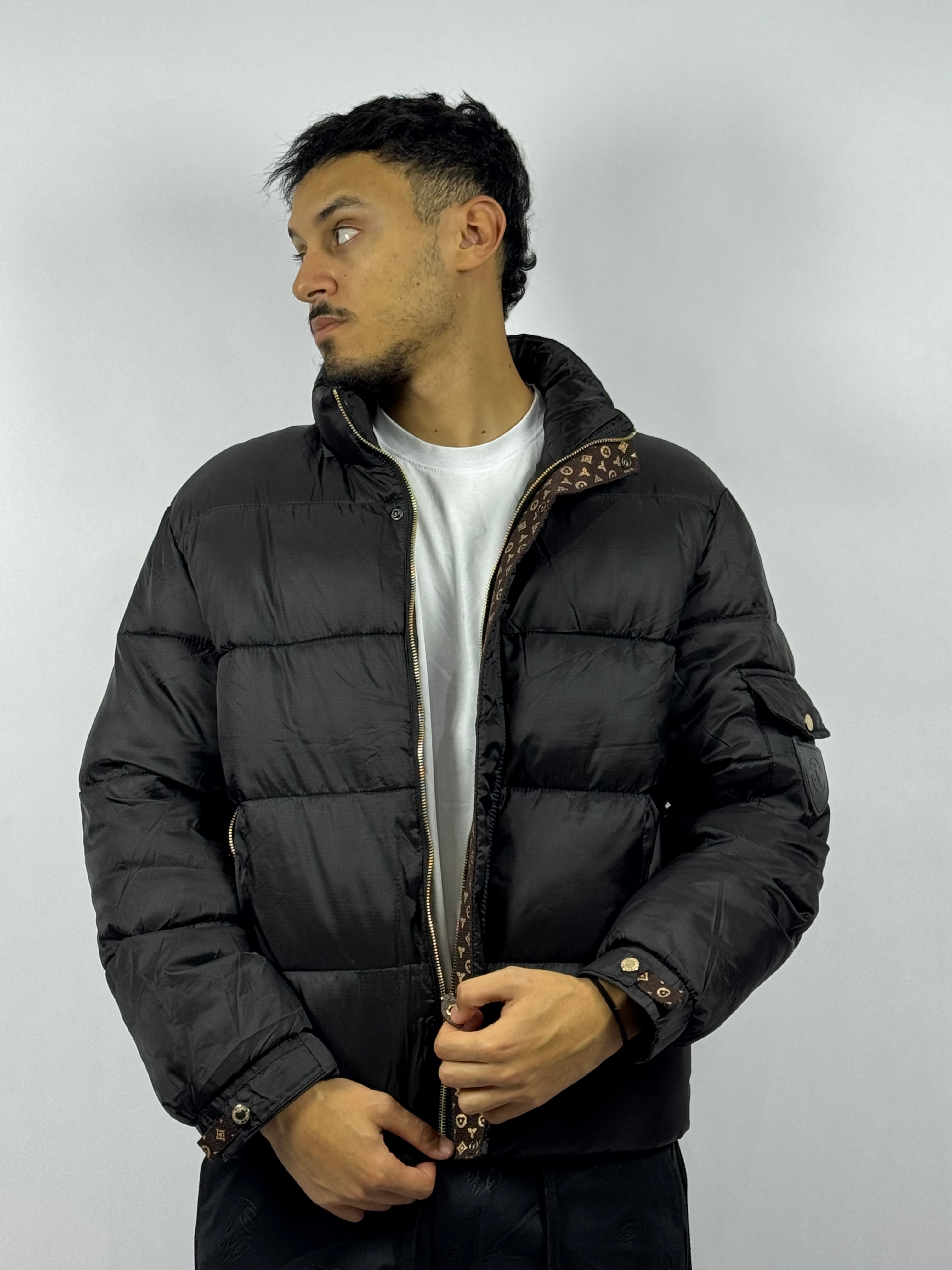 Doudoune Homme Noire Intense – Confort Matelassé & Finition Élégante