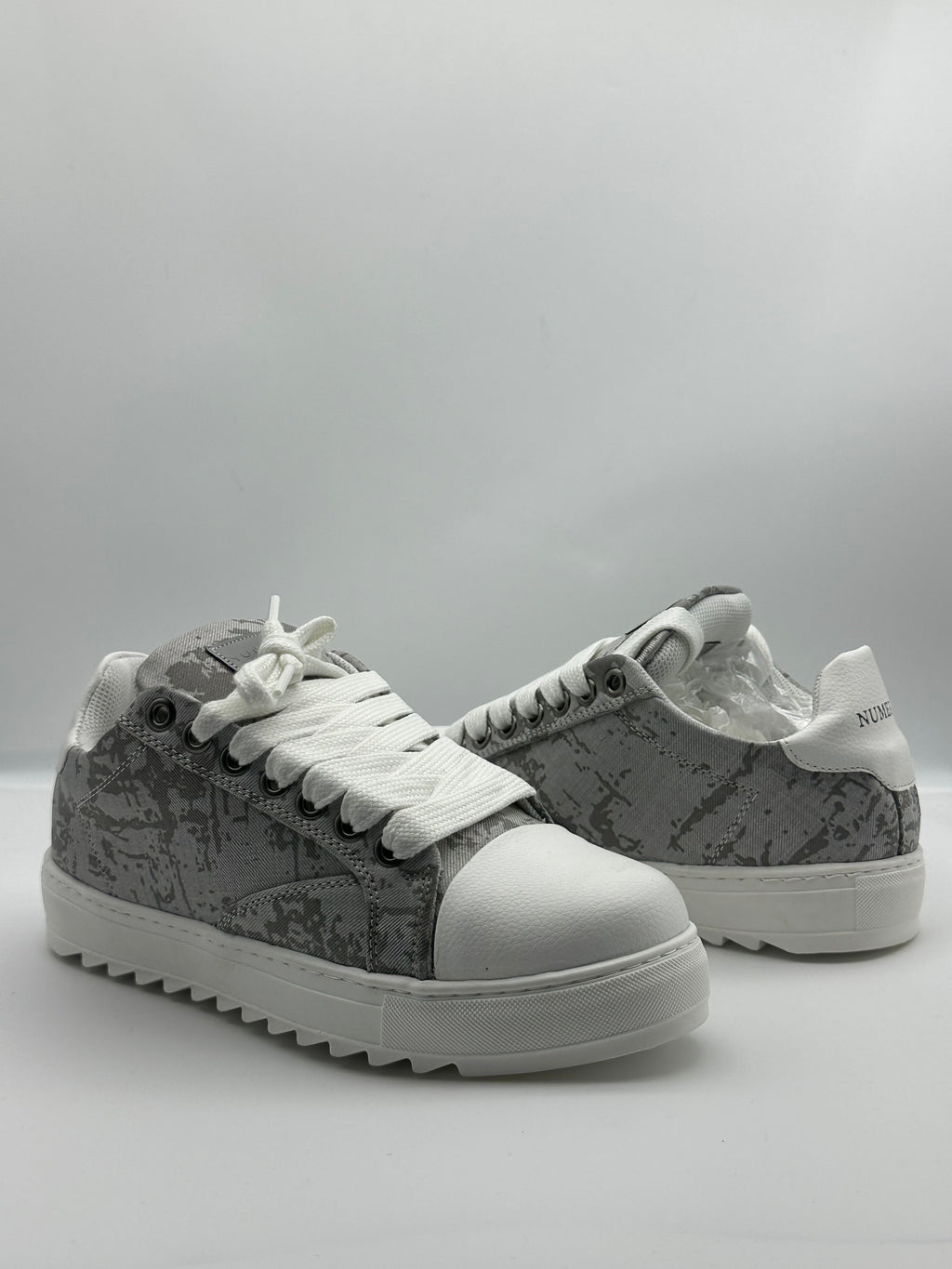 Sneakers ORIGINAL Gris et Blanc à lacets larges