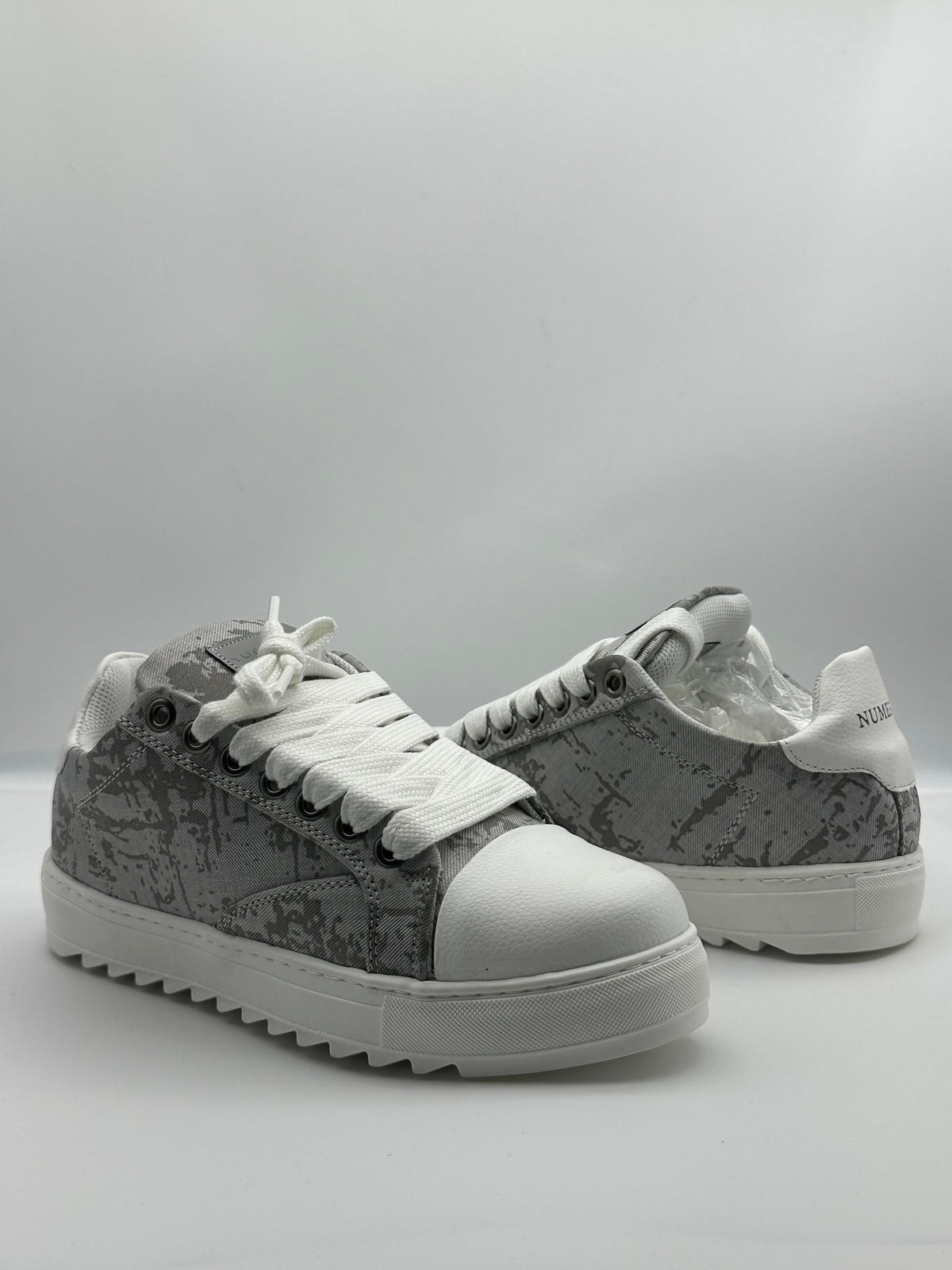 Sneakers ORIGINAL Gris et Blanc à lacets larges