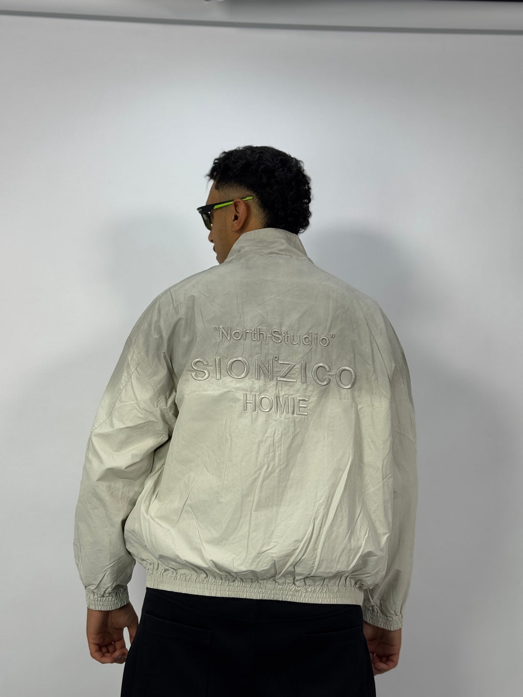 Veste Coupe-Vent Gris Clair – Minimal Streetwear