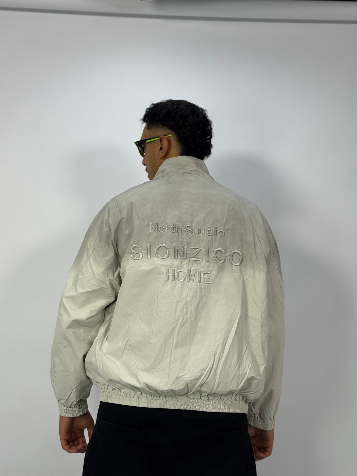 Veste Coupe-Vent Gris Clair – Minimal Streetwear