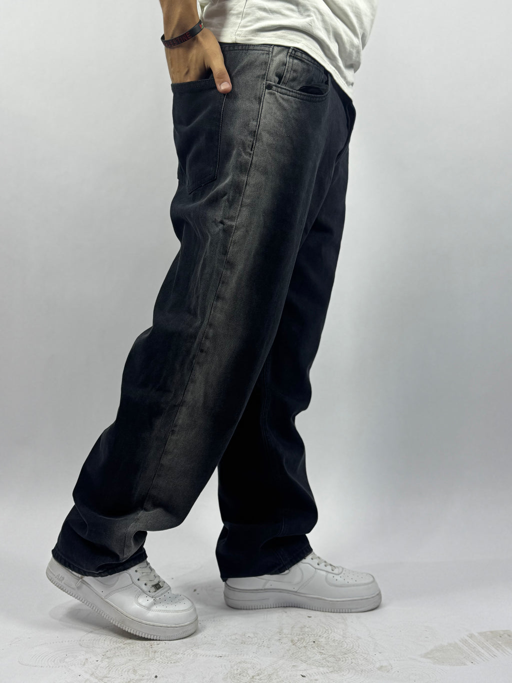 Jean Loose Texturé – Noir Motif Brodé Gris