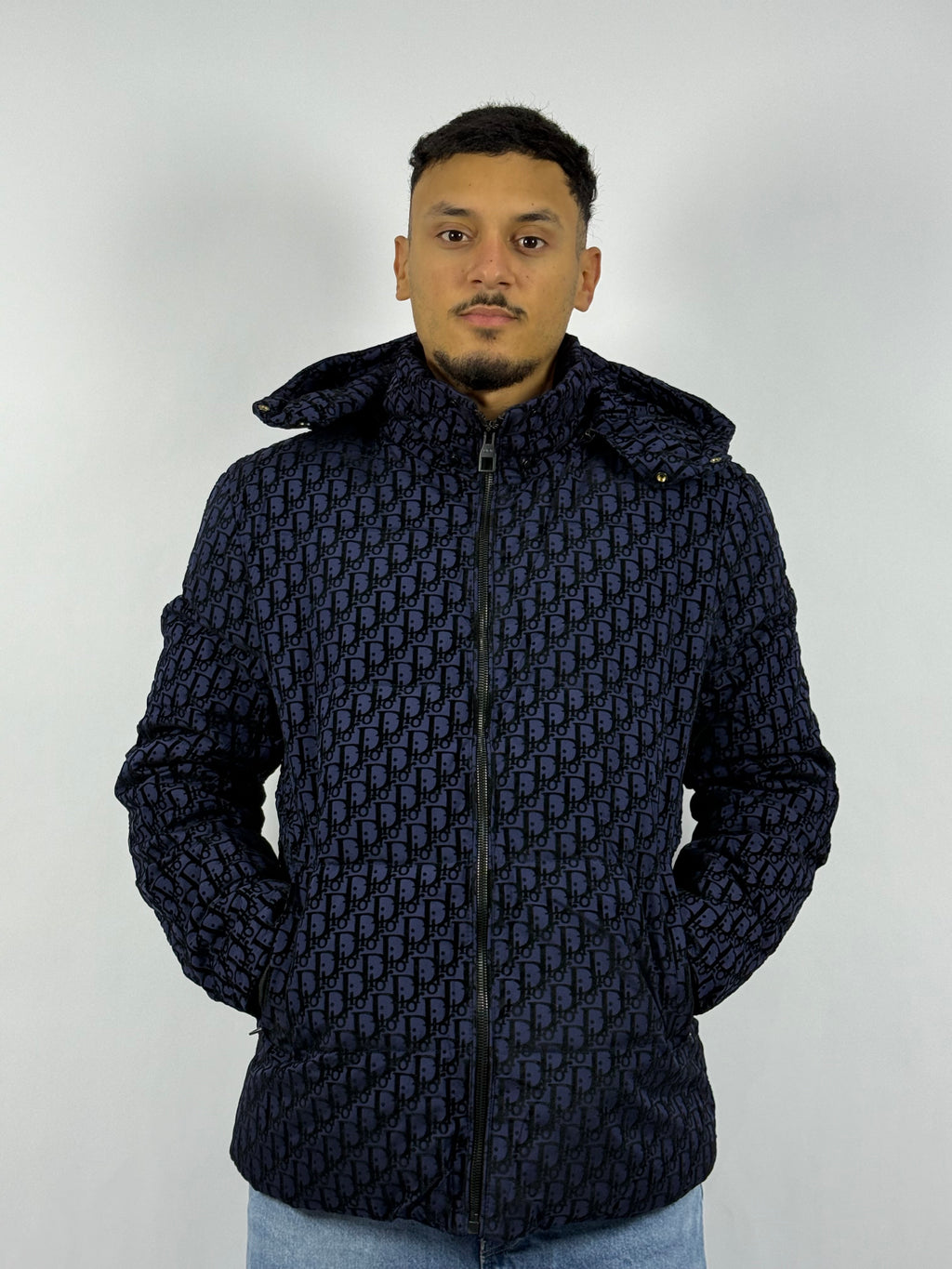 Veste Signature DR Bleu – Design Graphique & Coupe Confort