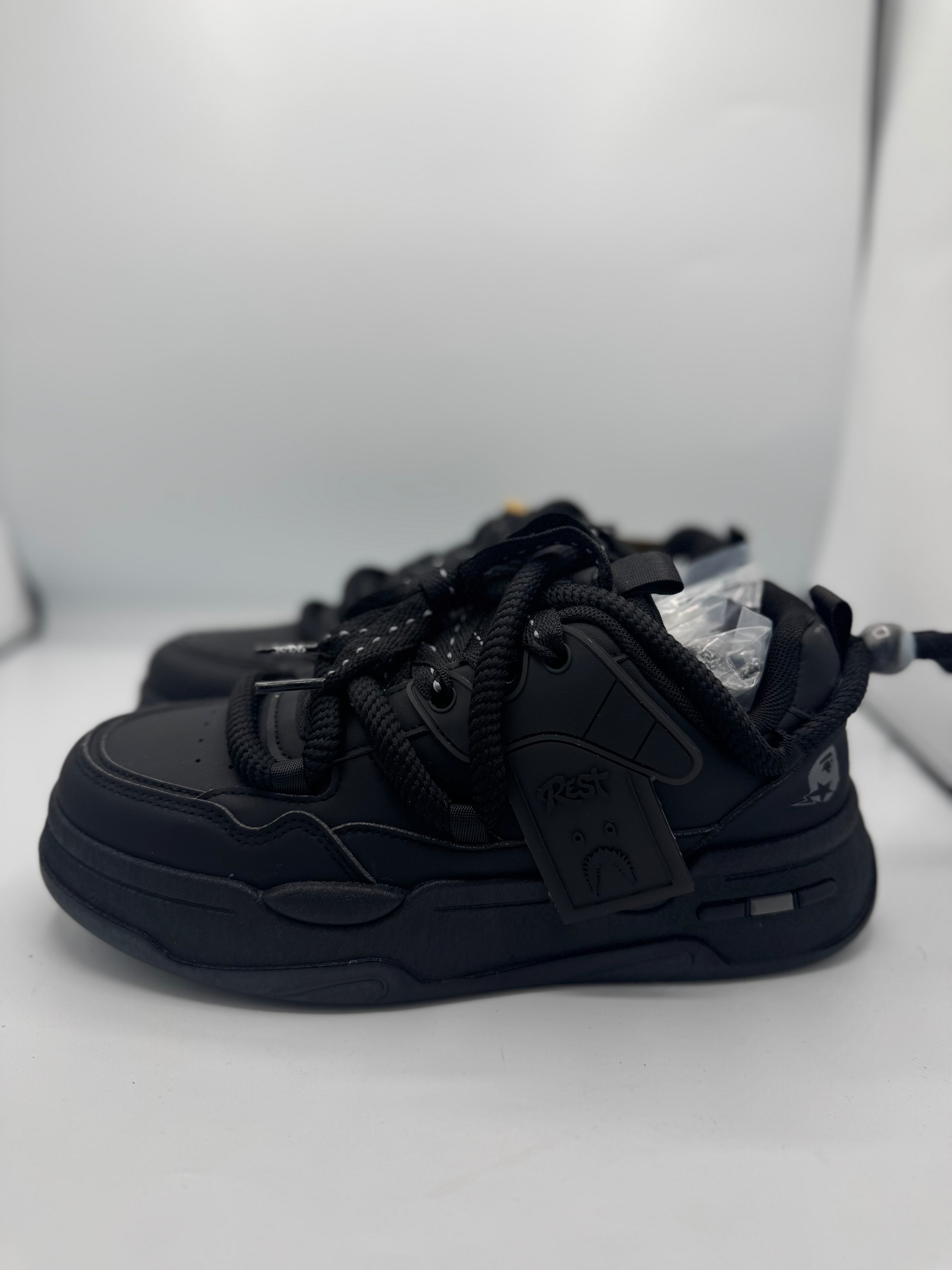 Sneakers ORIGINAL Oversize – Triple Black Edition (D)
